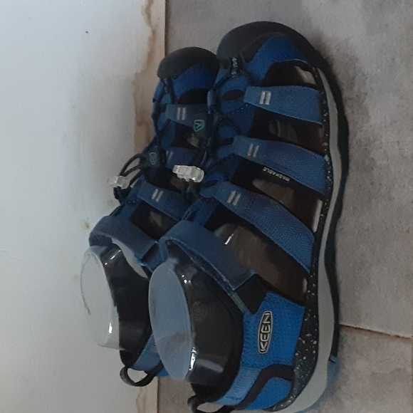 KEEN  sandalias  size  6 men - Picture 2 of 5
